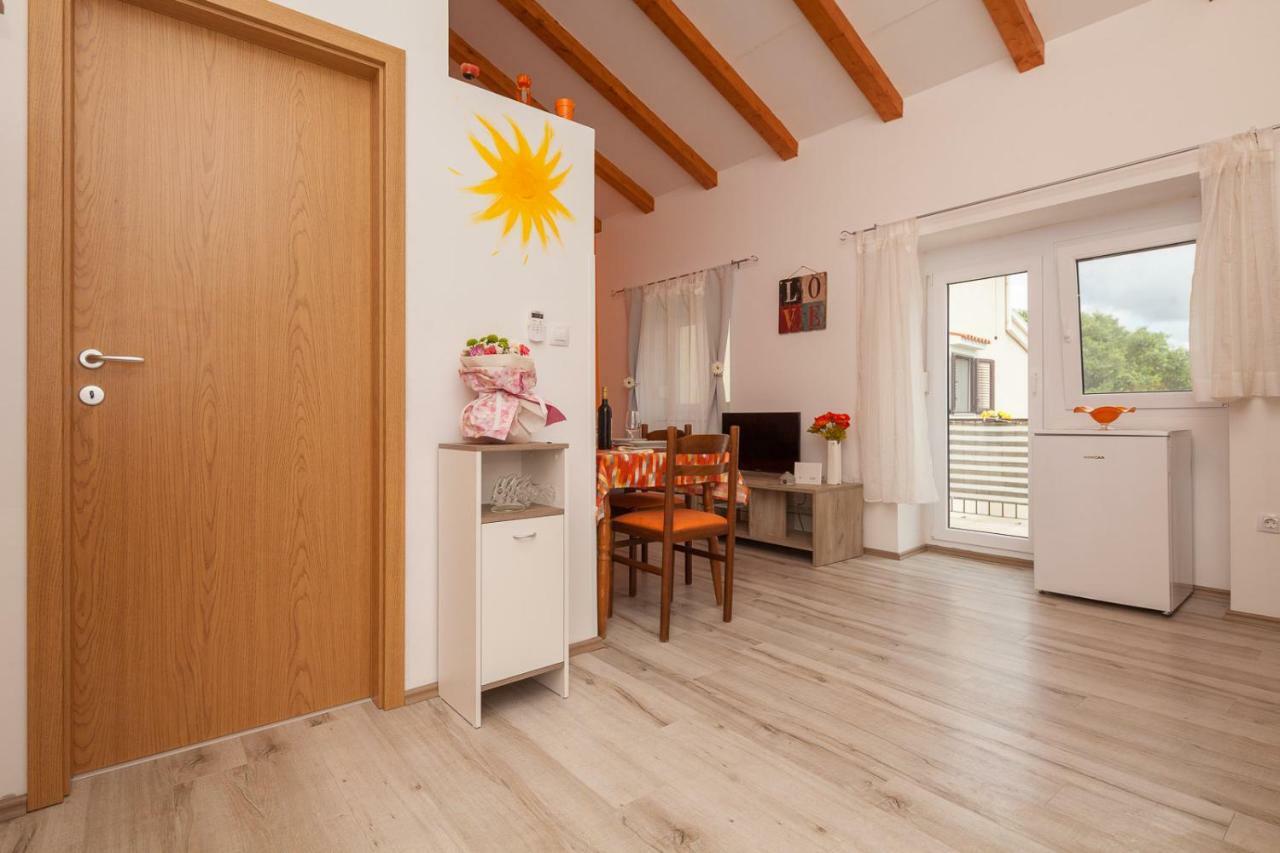 Miramare Διαμέρισμα Pomer Εξωτερικό φωτογραφία
